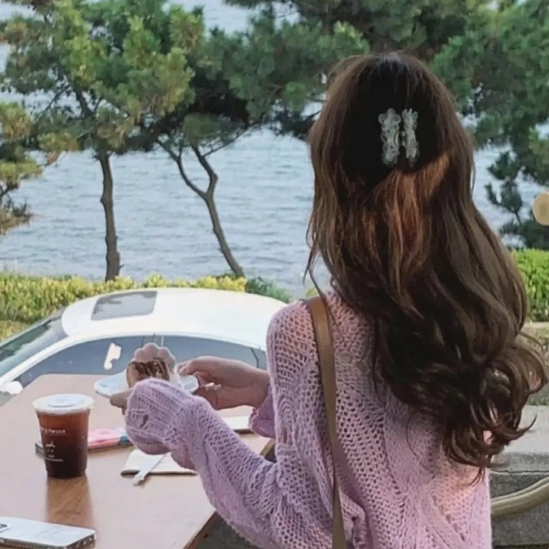 鲁卜哈利沙漠:非洲的女人海报